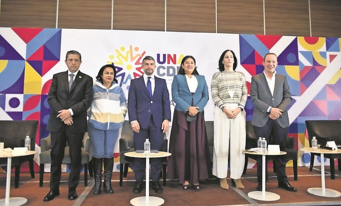 Alcaldes de oposición en la capital que integran UNA-CDMX, en conferencia de prensa mensual. El vocero del grupo, Mauricio Tabe (de azul), acusó que hay un trato diferenciado entre ellos y los ediles de Morena. Foto: ESPECIAL