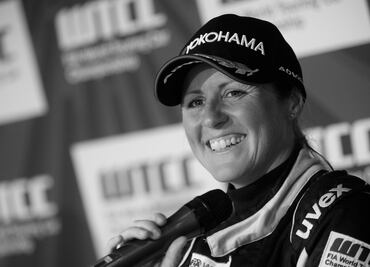 Muere Sabine Schmitz, única mujer en ganar las 24 horas de Nürburgring