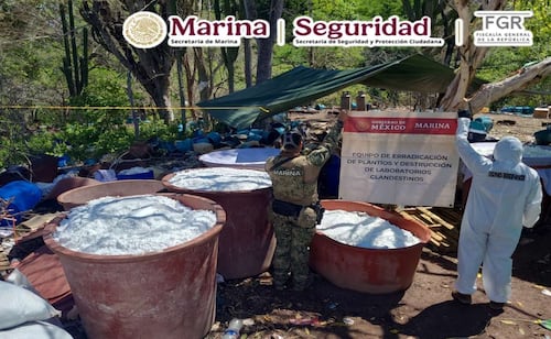 VIDEO Inhabilitan uno de los narcolaboratorios más grandes de "Los Chapitos" en Sinaloa; aseguran 16 toneladas de metanfetamina