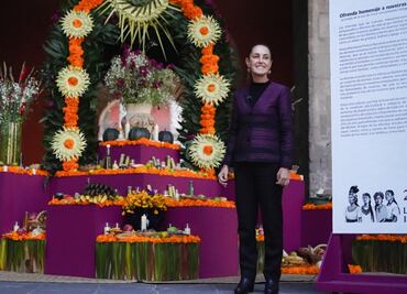 Sheinbaum presenta ofrenda del Día de Muertos en Palacio Nacional; la dedica a mujeres indígenas de México