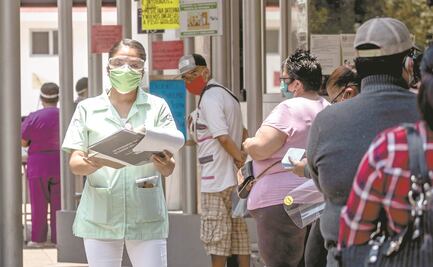 Entre la fe y el enojo, esperan hasta 4 horas por noticias de su paciente