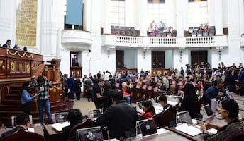 Diputado de Morena reconoce a Bad Bunny en el Congreso CDMX; destacan su defensa del orgullo latino