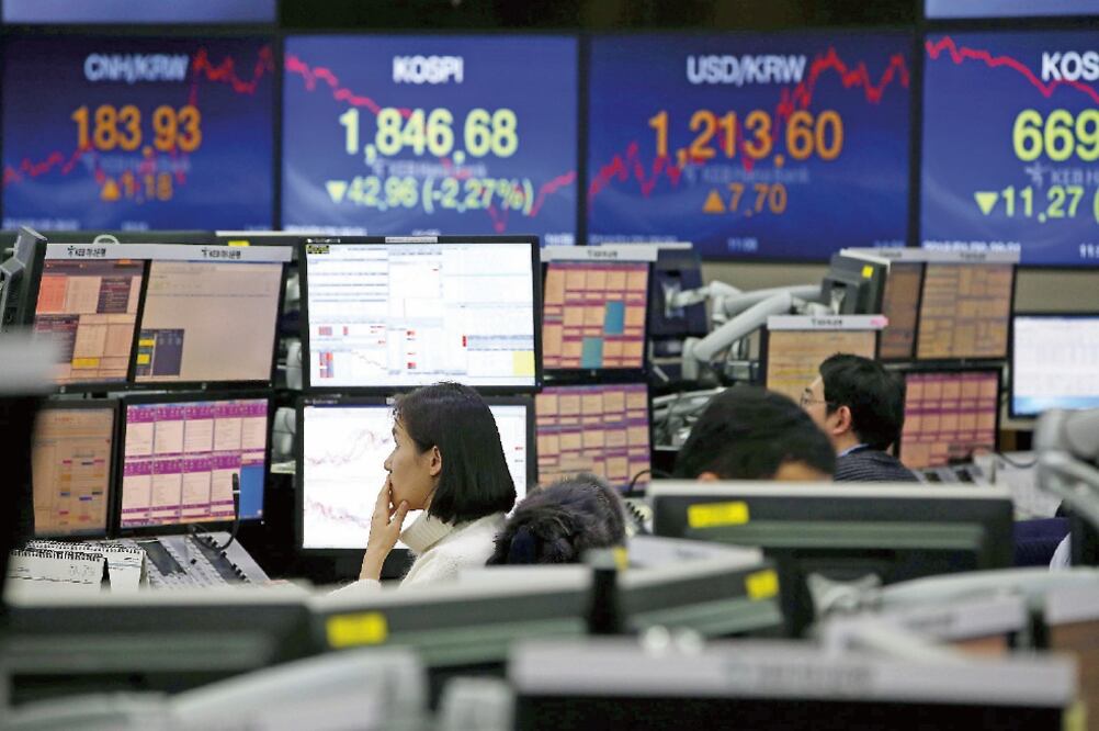 La bolsa japonesa se vio arrastrado por las pérdidas anotadas en Wall Street tras la decisión de Trump de elevar los aranceles a China hasta un total del 104%. Foto: Archivo/El Universal