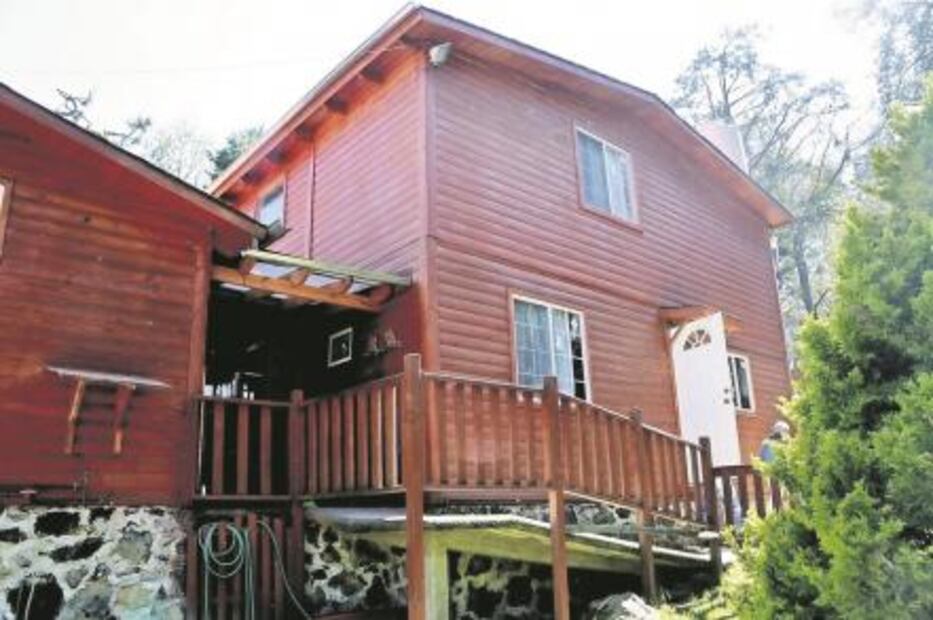 Tiran cabañas de perredistas en zona protegida