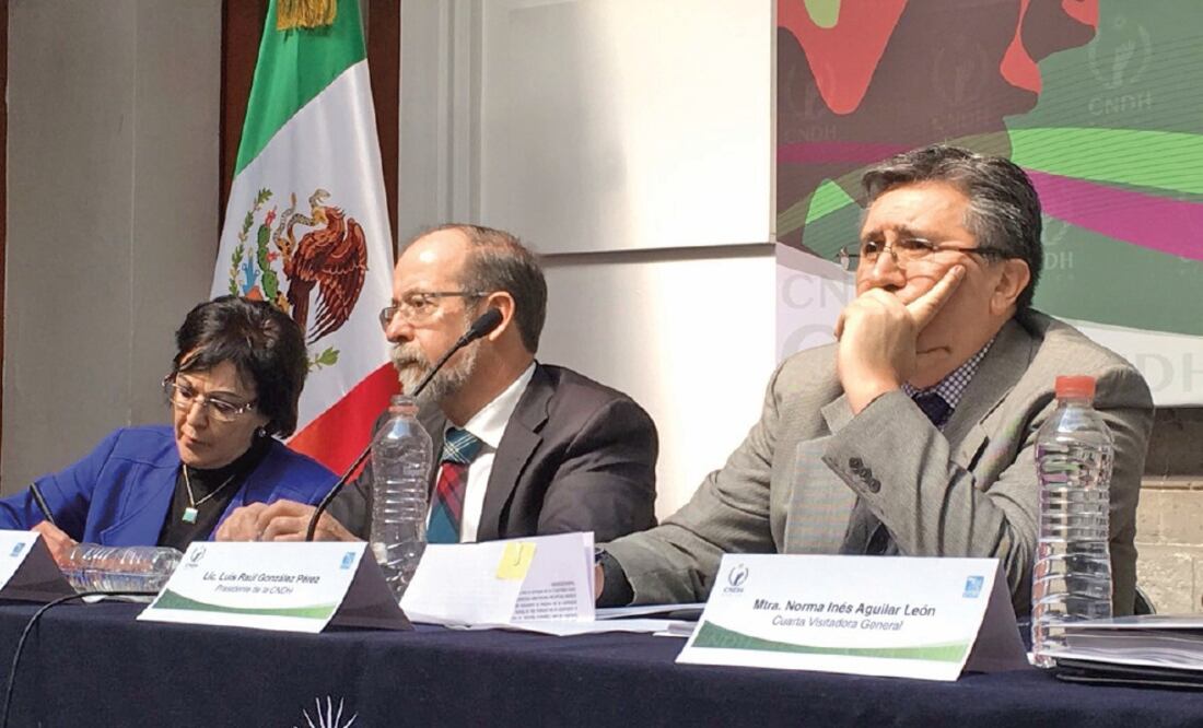 Luis Raúl Gonzalez Pérez, presidente de la Comisión Nacional de los Derechos Humanos, se rehusó a responder si rechazará el bono extraordinario que recibirán tanto él como los funcionarios de alto nivel de ese órgano. (TOMADA DE TWITTER)