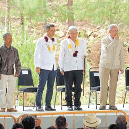 AMLO: seguirán las consultas a mano alzada