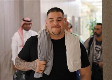 Aterriza Andy Ruiz en Arabia Saudita para su histórica pelea