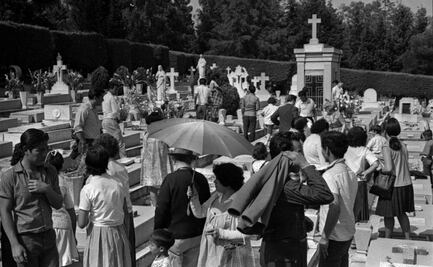 El Día de Muertos que visitaron más la tumba de Amado Nervo que la de Benito Juárez