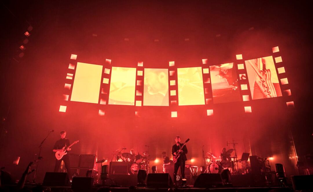 Sin necesidad de recurrir a todos los grandes hits que le ha dado fama en todo el mundo, la banda británica abrió anoche su primer concierto en el Palacio de los Deportes en la Ciudad de México. FOTO: EFE