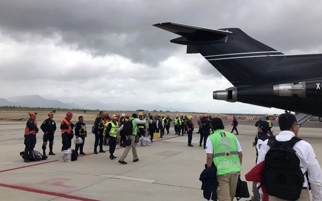 Elementos de la Policía Federal llegan para apoyar a los afectados por la tormenta tropical "Lidia" en Los Cabos, Baja California Sur. Foto: Xinhua