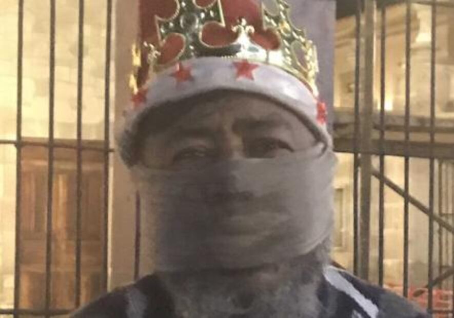 Carlos vive en la calle y esta Navidad su regalo será tamales y atole para cenar