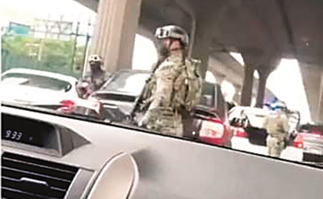 Policías y marinos siguieron la ubicación de la víctima y revisaron cajuelas de autos para dar con ella.