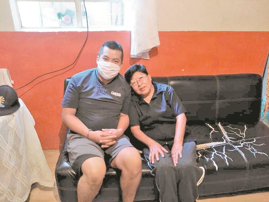 Ricardo ya está en casa con su mamá, tras padecer Covid. Cortesía