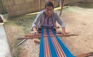 Tejedoras de Zinacantán plasman su cultura