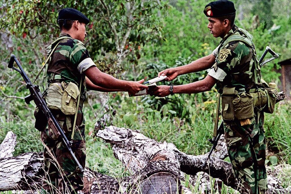 Soldados guatemaltecos en el Petén, en la frontera con Belice, en una imagen de archivo. Efectivos de Guatemala han sido desplegados nuevamente en la zona, tras la muerte, por disparos de las fuerzas beliceñas, de un niño de 13 años (EFE)
