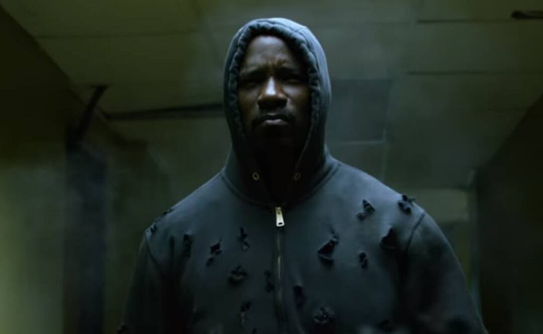 El tráiler de "Luke Cage" de Netflix y Marvel muestra cómo el héroe de Harlem (Nueva York) recibe múltiples disparos, los cuales son repelidos por su piel impenetrable. FOTO: Captura.