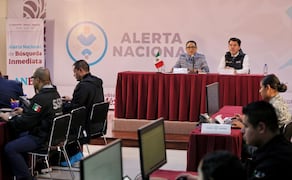 La secretaria de gobernación, Rosa Icela Rodríguez, y el subsecretario de derechos humanos, población y migración, Arturo Medina Padilla, en el Centro de Mando de la Alerta Nacional de Búsqueda Inmediata. Foto: X @rosaicela_