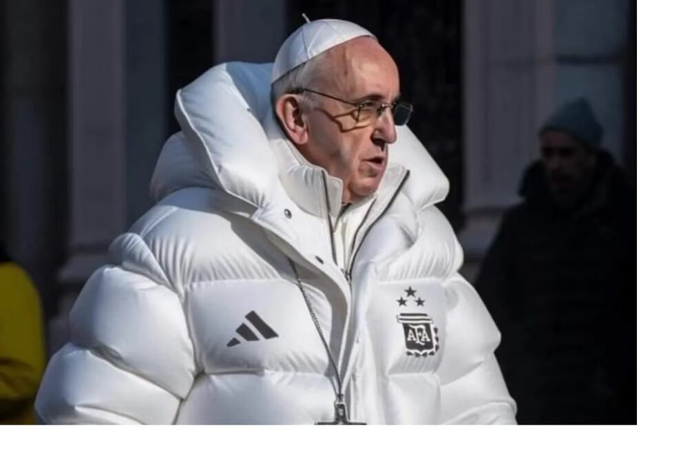 La foto del papa Francisco que se viralizó con una campera de la AFA con las tres estrellas era falsa. FOTO: Twitter: @paltacondulce