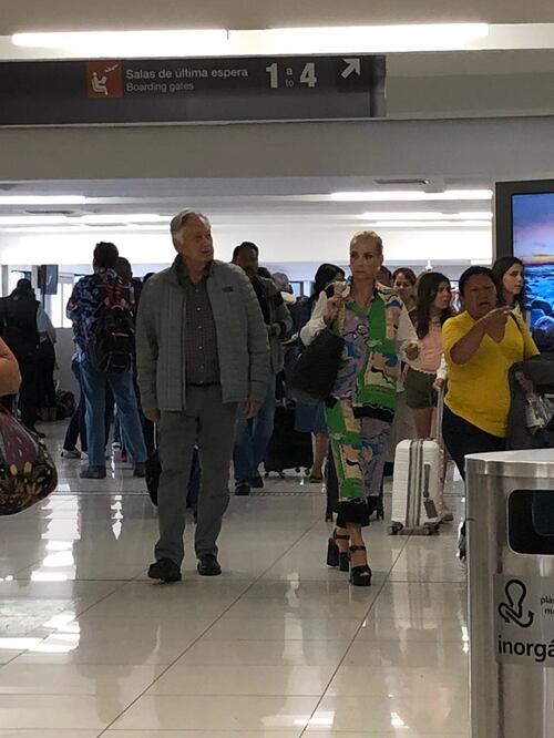 Bartlett, en vacaciones familiares con su “no esposa no concubina”