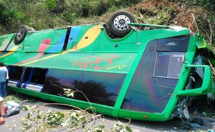 One killed and 25 injured in rollover in Veracruz