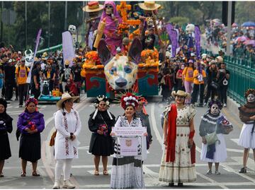 Clara Brugada encabeza inicio del Desfile de Día de Muertos en CDMX; participan más de 6 mil personas