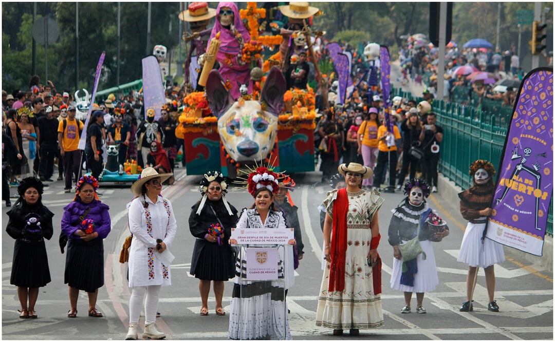 Ciudad de México. 02 de Noviembre de 2024. La jefa de gobierno de la Ciudad de México, Clara Brugada, encabeza y da inicio al Gran Desfile de Día de Muertos.
Foto: Luis Camacho / EL UNVIERSAL