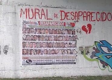 Instalan mural con fotografías y datos de familiares desaparecidos en Tamaulipas