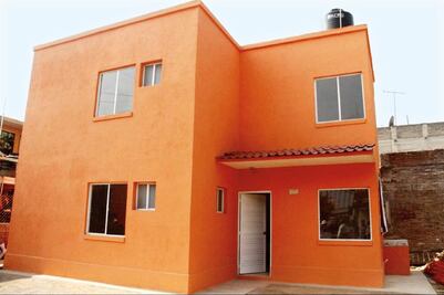 Gobierno entrega casas y certificados en Xochimilco 