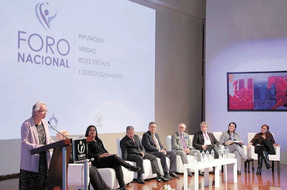 La secretaria de Gobernación, Olga Sánchez Cordero, acudió al foro Reputación, verdad, redes sociales y derechos humanos. Foto: DIEGO SIMÓN. EL UNIVERSAL