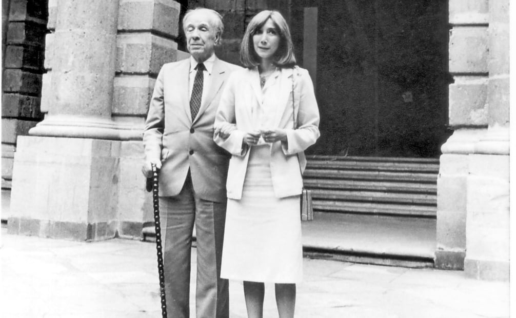 Jorge Luis Borges posa en México junto a su esposa, María Kodama, escritora y traductora. Foto: PAULINA LAVISTA