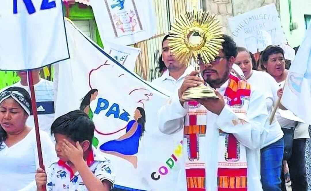 Los fieles y el sacerdote de Siltepec concluyeron su marcha con una misa en la iglesia de San Isidro Labrador. Foto: Especial
