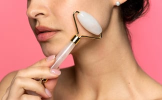 Cuidado facial premium por menos de $1,000: los mejores serums y protectores solares