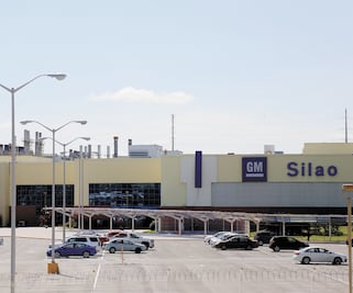 Inegi: producción automotriz cae 16% en octubre