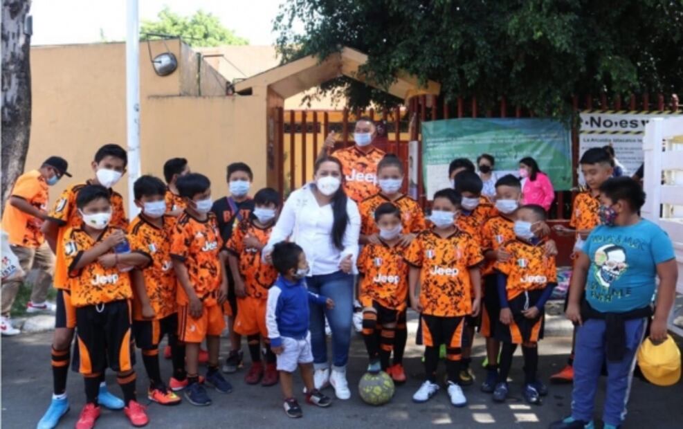 Candidatos se disfrazan y suben fotos a sus redes sociales para celebrar el Día del niño