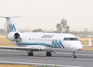 Sobrecargos de aerolínea mexicana aceptan convenio de pago de adeudos