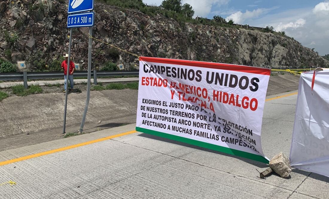 Ejidatarios bloquean Arco Norte por incumplimiento de indemnización; afecta tránsito hacia Querétaro. Foto: Especial