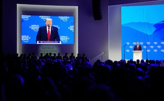 Trump afirma en Davos que "Europa no va en buena dirección"; exige "negociaciones inmediatas" sobre compra de Groenlandia