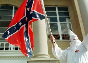 "Te voy a quemar viva", dice líder del KKK a periodista afrodescendiente