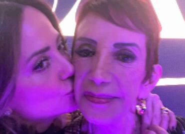 Andrea Legarreta comparte la última foto que se tomó con su madre y rompe en llanto en "Hoy"