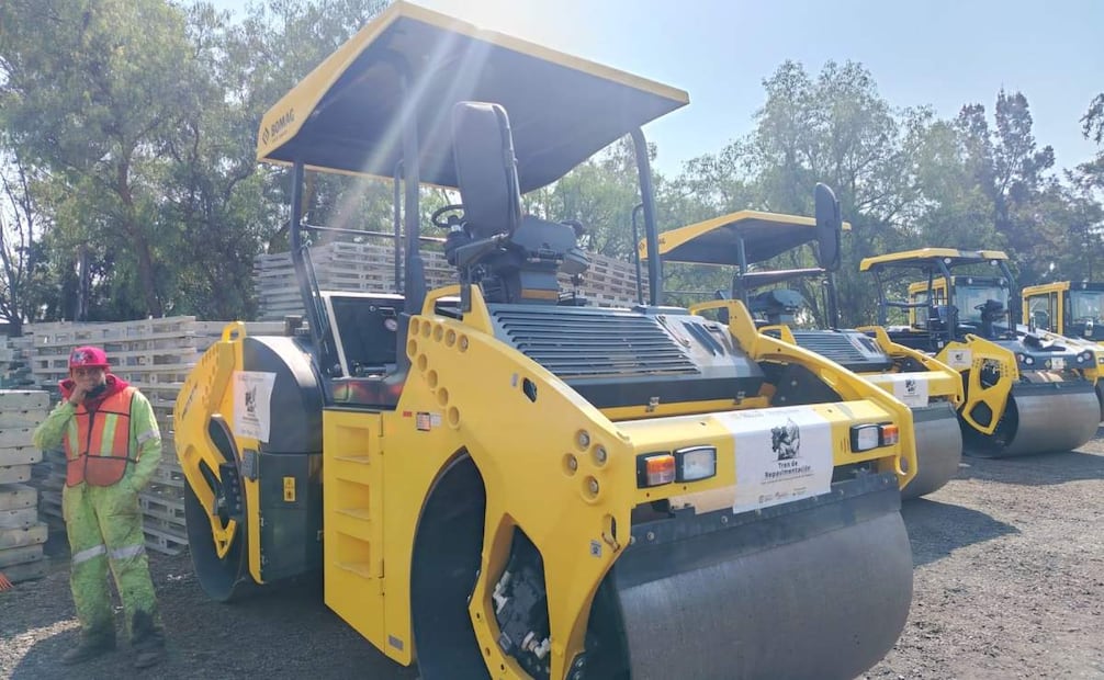 La presidenta Claudia Sheinbaum Pardo hizo entrega de 10 trenes de pavimentación a los municipios de Tlalnepantla, Chimalhuacán, Chalco y Valle de Chalco este viernes 19 de diciembre de 2025. Foto: Eduardo Dina/ EL UNIVERSAL
