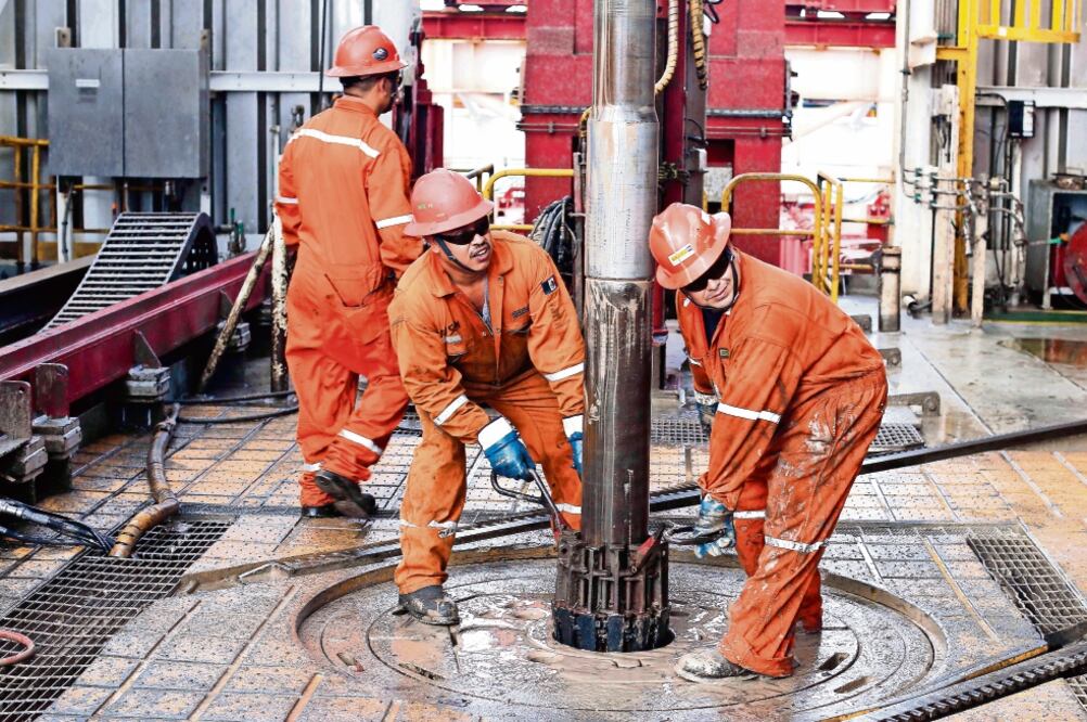 Las previsiones de la EIA, de Estados Unidos, se basan en precios más altos del petróleo, que inciden en el alza de las gasolinas en México (ARCHIVO EL UNIVERSAL)