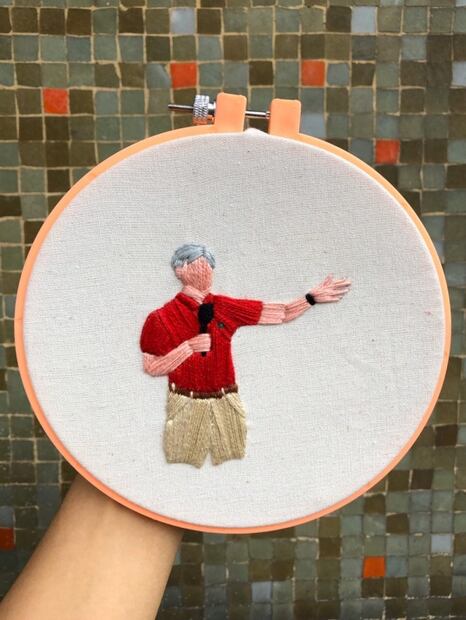 Diseñadora borda a López-Gatell y él agradece con mensaje de voz