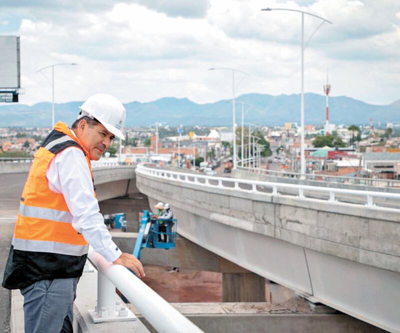 Martín Orozco Sandoval anunció que se avanza para convertir al Segundo Anillo en una vía de flujo continuo. Foto: Especial