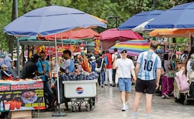 En la Alameda ambulantes hacen su agosto