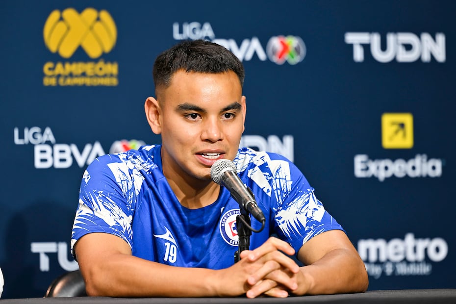 Carlos Rodríguez en conferencia de prensa con Cruz Azul, previo al Campeón de Campeones contra Toluca - Foto: Imago7