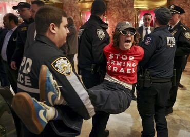 FOTOS: Así fue la protesta dentro de la Torre Trump; exigen liberación de activista propalestino