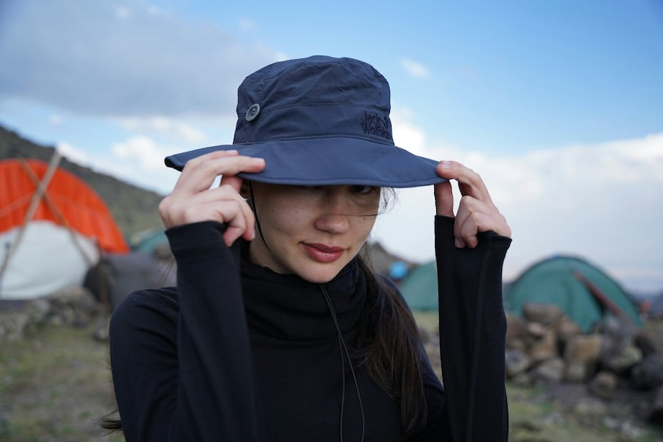 Los sombreros de tela no se deforman, por lo que se pueden meter en la lavadora. Foto: Unsplash