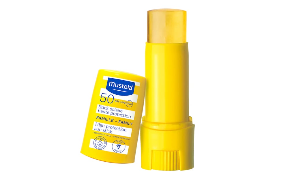 Fotoprotector solar de amplio espectro FPS 50 para toda la familia. Foto: Mustela