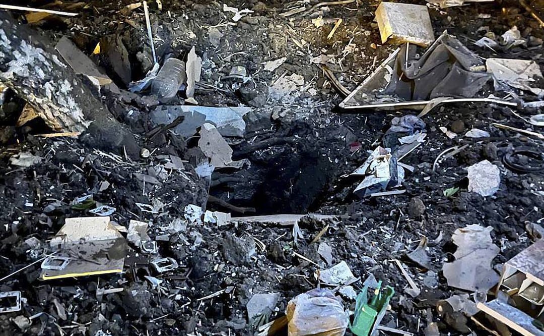 Un proyectil cayó en la ciudad rusa de Bélgorod; fue lanzado accidentalmente por un avión militar ruso SU-34. Foto: EFE