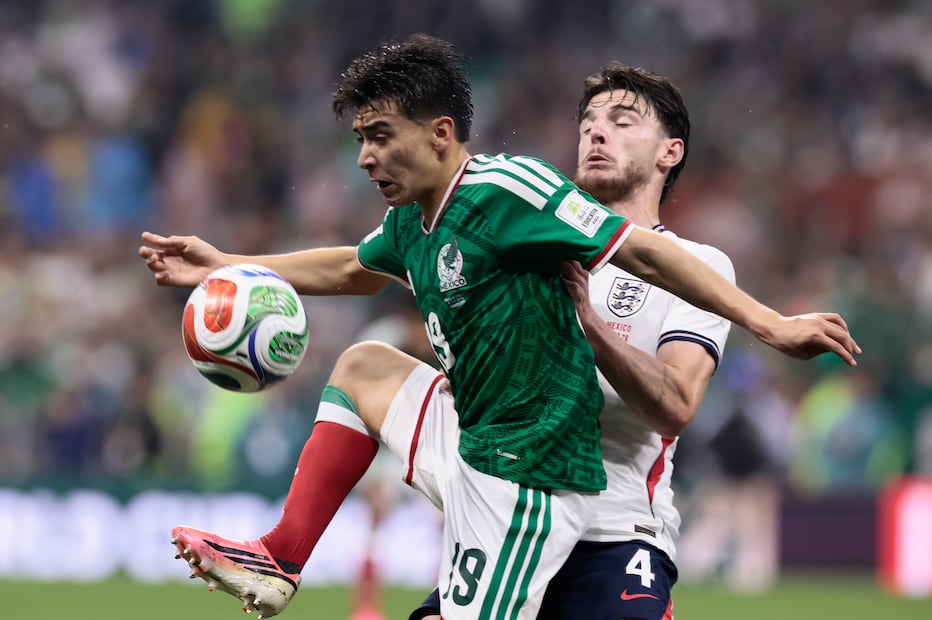 Gilberto Mora con la Selección Mexicana, durante los Octavos de Final del Mundial de 2026 ante Inglaterra - Foto: EFE